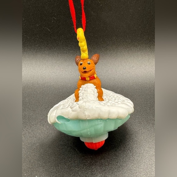 How The Grinch Stole Christmas Dog Max In Snow Christmas Ornament Top Spins VTG - Picture 4 of 9